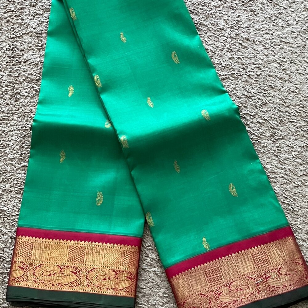Kanchipuram Pure Silk Saree Green with Red Zari Border & Rich Pallu | Bl. Fabric - Picture 2 of 14